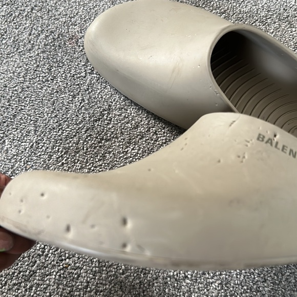 Balenciaga closed pool slides - Picture 6 of 9